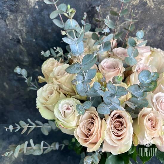 Букет из 25 кремовых роз Квиксенд 50см