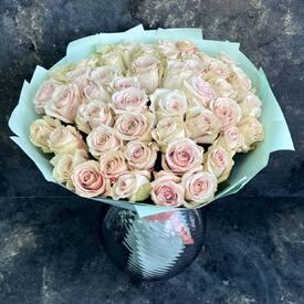 Букет из 51 кремовой розы Квиксенд 50см