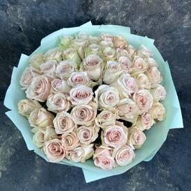 Букет из 51 кремовой розы Квиксенд 50см