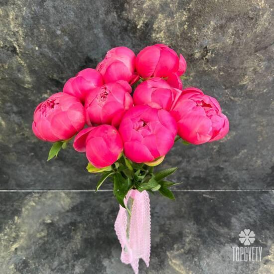 Букет из 9 розовых пионов 