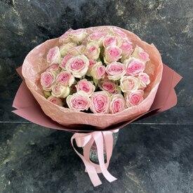 Букет из 7 кустовых пионовидных роз 50см