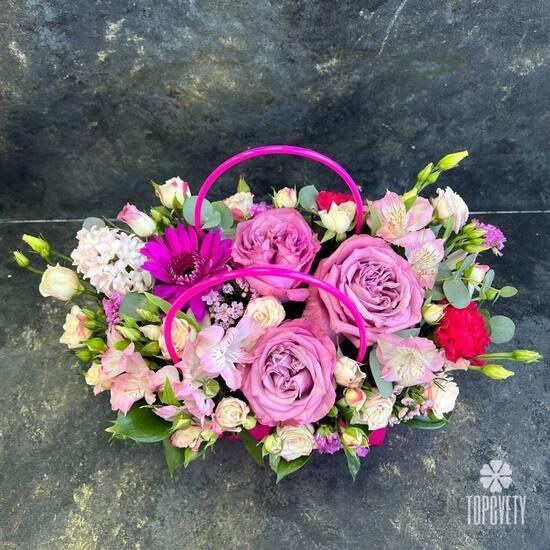 Букет из роз, гербер и альстромерий в сумке