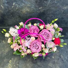 Букет из роз, гербер и альстромерий в сумке