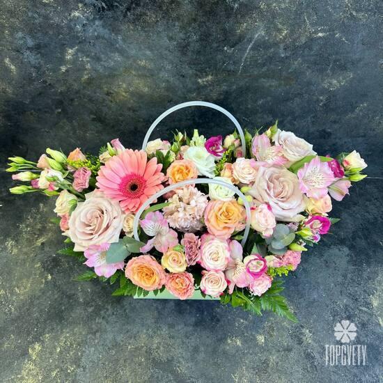 Букет из роз, гербер и альстромерий в сумке