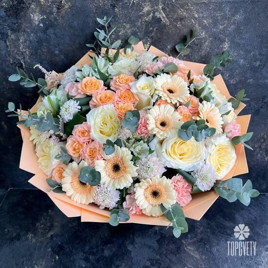 Букет из роз, гербер и гвоздик