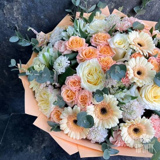 Букет из роз, гербер и гвоздик