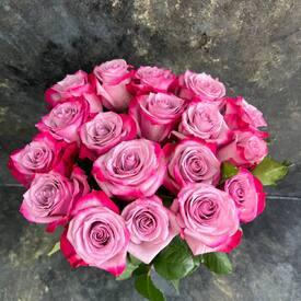 Букет из 19 сиреневых роз