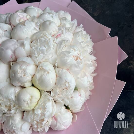 Букет из 45 белых пионов 