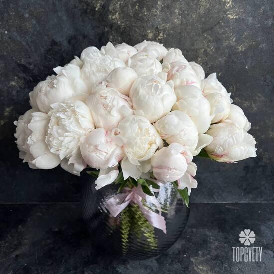 Букет из 35 белых пионов 