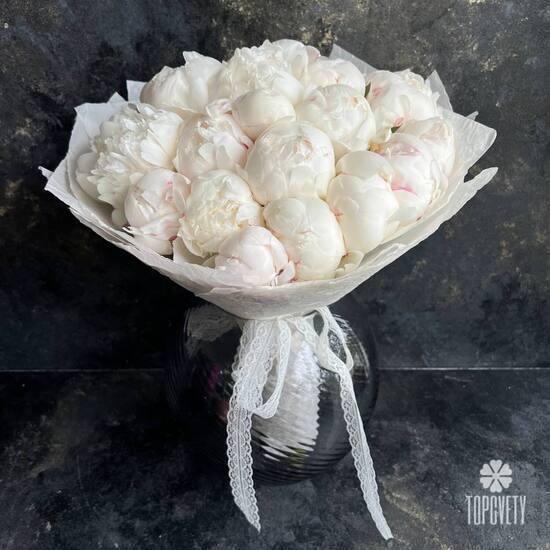 Букет из 25 белых  пионов