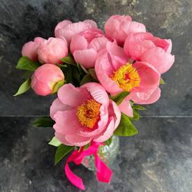 Букет из 9 розовых пионов