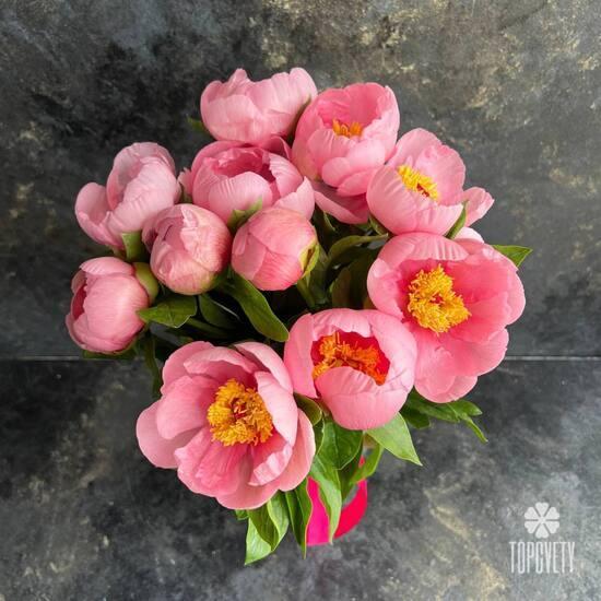Букет из 11 розовых пионов