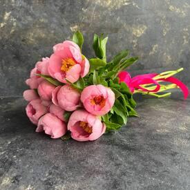 Букет из 11 розовых пионов