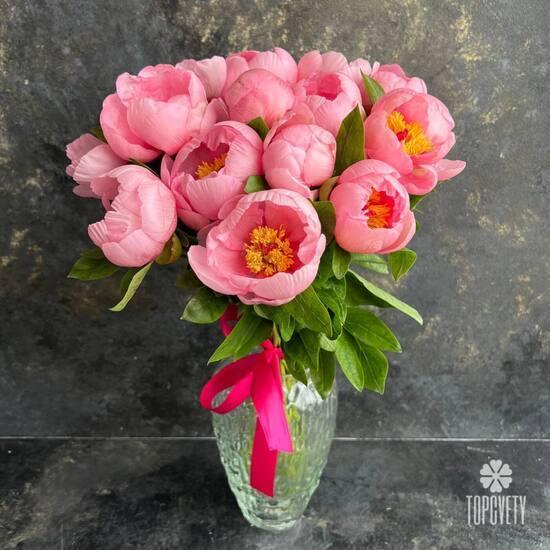 Букет из 15 розовых пионов 