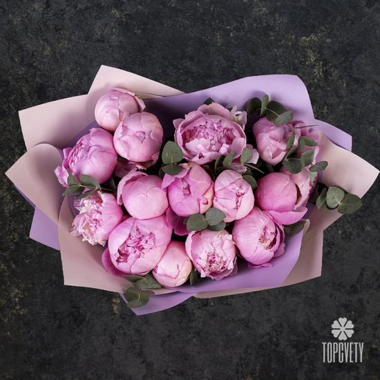Букет из 15 розовых пионов