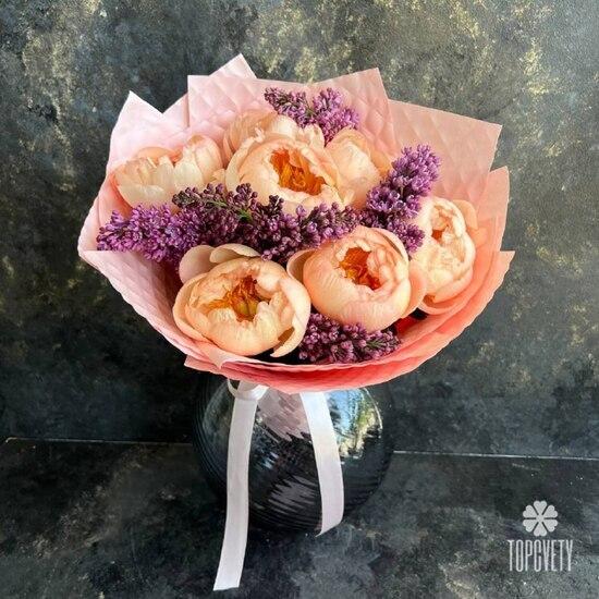 Букет из 7 пионов и сирени 