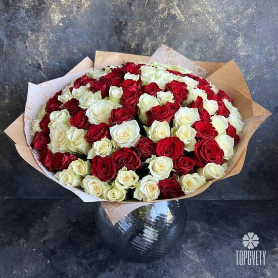 Букет из 101 красных и белых роз 40см