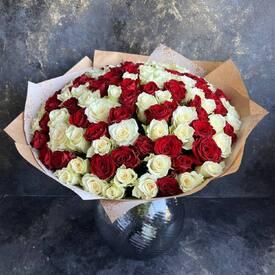 Букет из 101 красных и белых роз 40см