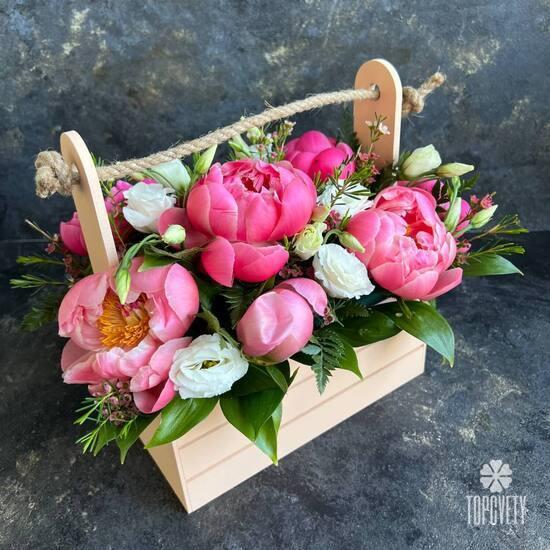 Компзиция из 7 пионов 