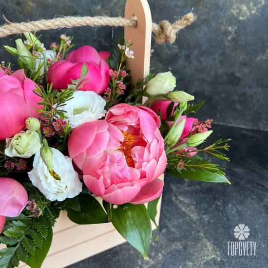 Компзиция из 7 пионов 