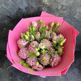 Букет из гиацинтов и кустовых роз