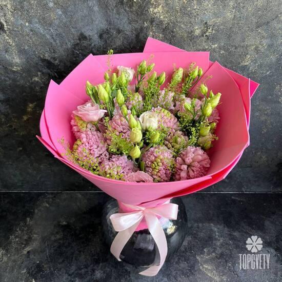 Букет из гиацинтов и кустовых роз