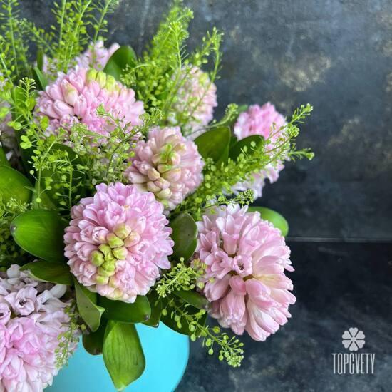 Букет из 13 гиацинтов в коробке