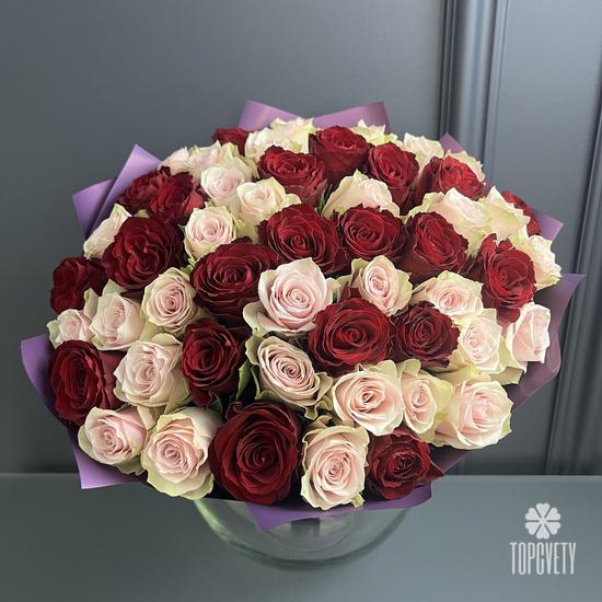 Букет из 51 розовой и красной  розы 40см