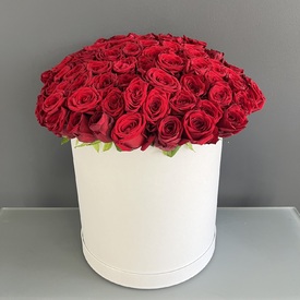Композиция из 75 красных роз в коробке