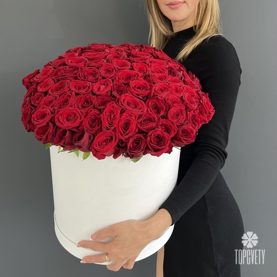 Композиция из 75 красных роз в коробке