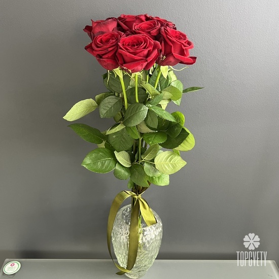 Букет из 7 красных роз Ред Наоми 70см