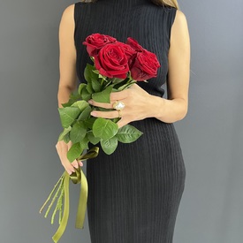 Букет из 7 красных роз Ред Наоми 70см