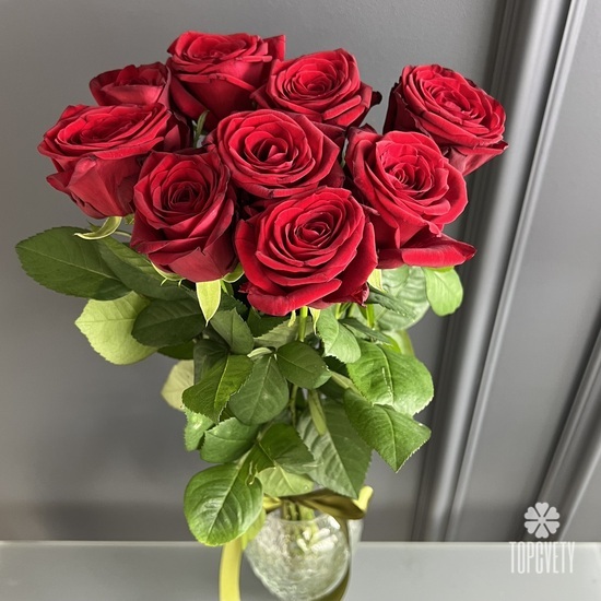 Букет из 9 красных роз Ред Наоми 70см