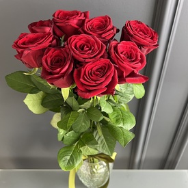 Букет из 9 красных роз Ред Наоми 70см