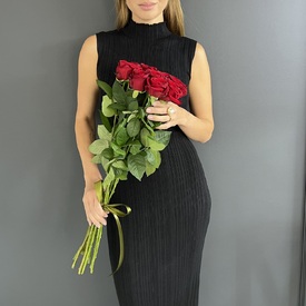 Букет из 9 красных роз Ред Наоми 70см