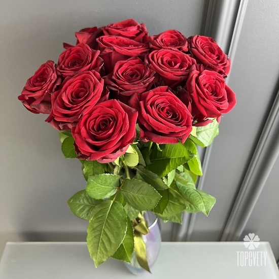 Букет из 13 красных роз Ред Наоми 70см