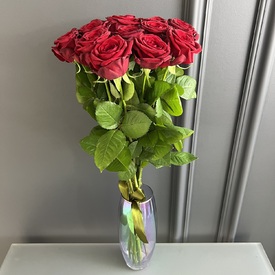 Букет из 13 красных роз Ред Наоми 70см