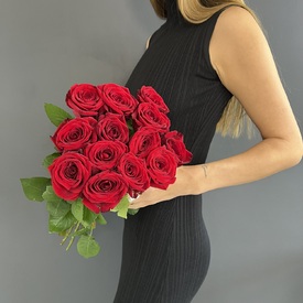 Букет из 13 красных роз Ред Наоми 70см