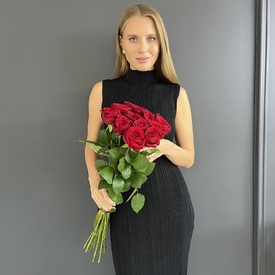 Букет из 13 красных роз Ред Наоми 70см