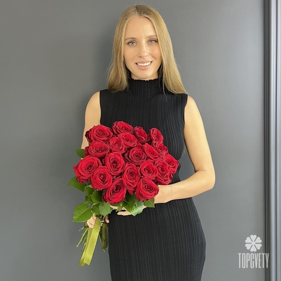 Букет из 19 красных роз 70см