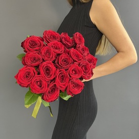 Букет из 19 красных роз 70см