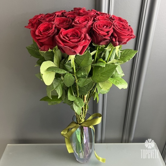 Букет из 21 красной розы 70см
