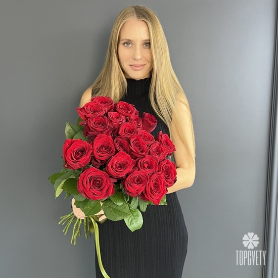 Букет из 21 красной розы 70см
