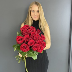 Букет из 21 красной розы 70см