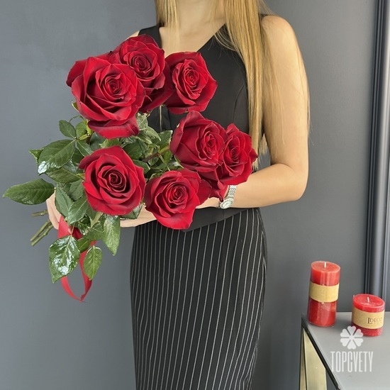 Букет из 7 красных роз Эксплорер 70см