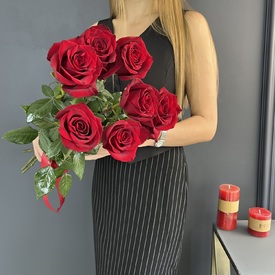 Букет из 7 красных роз Эксплорер 70см