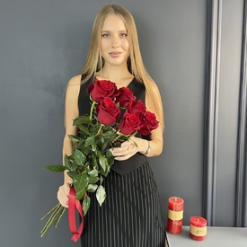 Букет из 7 красных роз Эксплорер 70см