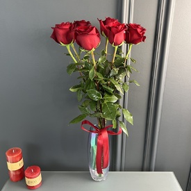 Букет из 7 красных роз Эксплорер 70см