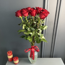 Букет из 11 красных роз Эксплорер 70см