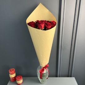 Букет из 9 красных роз Эксплорер 70см